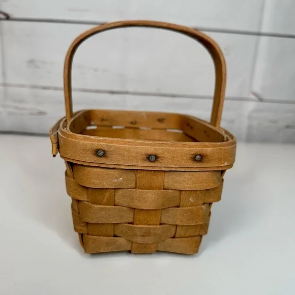 Longaberger | Small Handwoven Basket with Handle - Picture 2 of 7